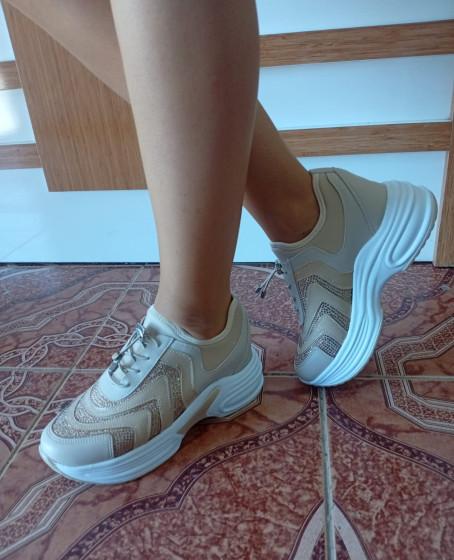 Kadın Yüksek Taban Rahat Şık Günlük Spor Ayakkabı Bej Renk Kadın Yüksek Taban Rahat Şık Günlük Spor Ayakkabı Bej Renk