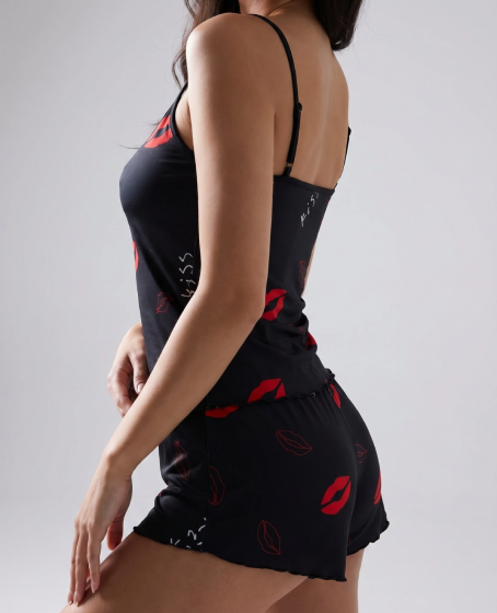 Öpücük Desenli  Askılı Şortlu Kadın Pijama Takımı