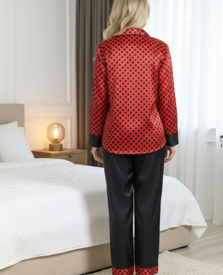 Siyah-Kırmızı Saten Pijama Takımı Siyah-Kırmızı Saten Pijama Takımı