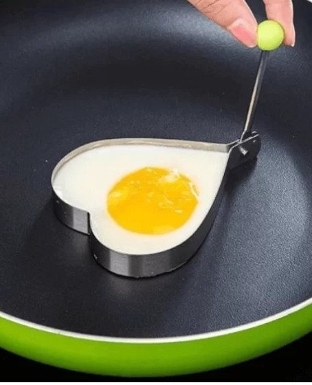 Metalik Kalp Şeklinde Metal Omlet Yumurta Ve Krep Kalıpları Metalik Kalp Şeklinde Metal Omlet Yumurta Ve Krep Kalıpları