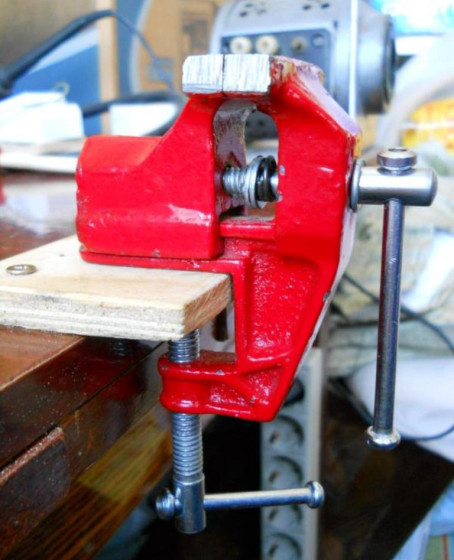 Mengene 70mm Mini Masa Mengenesi İşkence 2 Adet Mengene 70mm Mini Masa Mengenesi İşkence 2 Adet