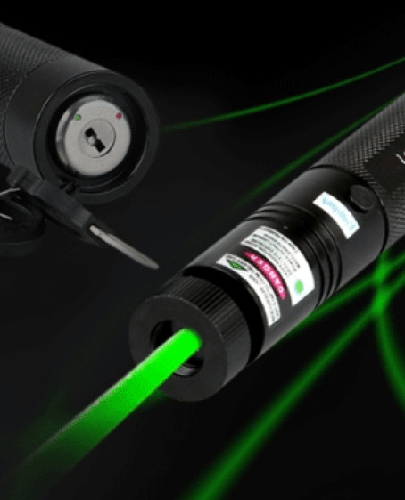 Yeşil Şarjlı Lazer Pointer 2000mw (Yakıcı) Yeşil Şarjlı Lazer Pointer 2000mw (Yakıcı)