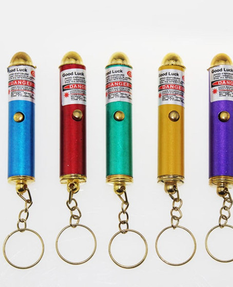 4 Yedek Başlıklı Pilli Kedi Oyuncağı Lazer Anahtarlık