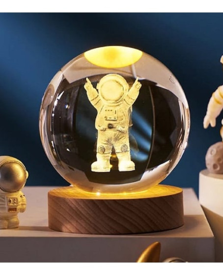 Astronot Tasarımlı Işıklı Cam Küre Kod 52 Astronot Tasarımlı Işıklı Cam Küre Kod 52