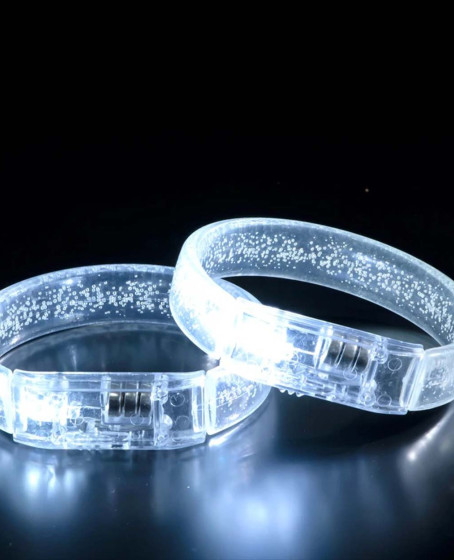 Beyaz-Gümüş Led Işıklı Baskı Yapılabilen Pilli Bileklik Bilezik 1,5 cm Genişlik Beyaz-Gümüş Led Işıklı Baskı Yapılabilen Pilli Bileklik Bilezik 1,5 cm Genişlik