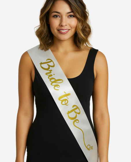 Beyaz Saten Üzerine El Yazısı İtalik Altın Bride To Be Kuşağı 10 cm Genişlik Beyaz Saten Üzerine El Yazısı İtalik Altın Bride To Be Kuşağı 10 cm Genişlik