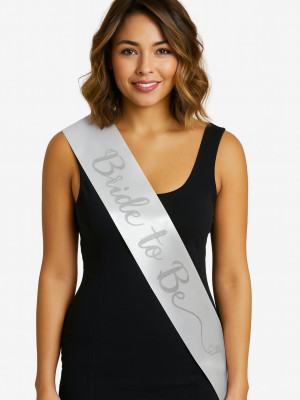 Beyaz Saten Üzerine El Yazısı İtalik Gümüş Bride To Be Kuşağı 10 cm Genişlik Beyaz Saten Üzerine El Yazısı İtalik Gümüş Bride To Be Kuşağı 10 cm Genişlik