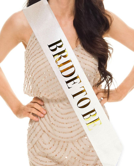 Beyaz Üzeri Altın Büyük Bride To Be Yazılı Simli Işıltılı Kuşak Kemer 10 cm Genişlik Beyaz Üzeri Altın Büyük Bride To Be Yazılı Simli Işıltılı Kuşak Kemer 10 cm Genişlik