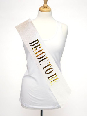 Beyaz Üzeri Altın Büyük Bride To Be Yazılı Simli Işıltılı Kuşak Kemer 10 cm Genişlik Beyaz Üzeri Altın Büyük Bride To Be Yazılı Simli Işıltılı Kuşak Kemer 10 cm Genişlik