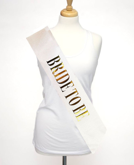 Beyaz Üzeri Altın Büyük Bride To Be Yazılı Simli Işıltılı Kuşak Kemer 10 cm Genişlik Beyaz Üzeri Altın Büyük Bride To Be Yazılı Simli Işıltılı Kuşak Kemer 10 cm Genişlik