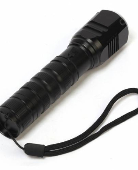 F.B.I F-82 T6 Led Zoomlu 2000 LM Yüksek Işık Şarjlı El Feneri F.B.I F-82 T6 Led Zoomlu 2000 LM Yüksek Işık Şarjlı El Feneri