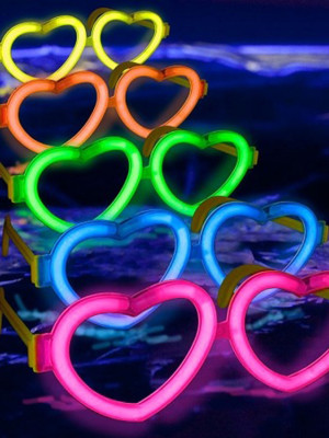 Glow Kalpli Fosforlu Gözlük 6’lı Renkli Set – Neon Parti Glow Kalpli Fosforlu Gözlük 6’lı Renkli Set – Neon Parti