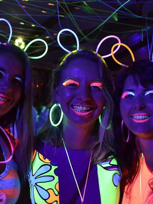 Karanlıkta Parlayan Fosforlu Glow Taç Fosforlu Renkli Taç 6 Adet