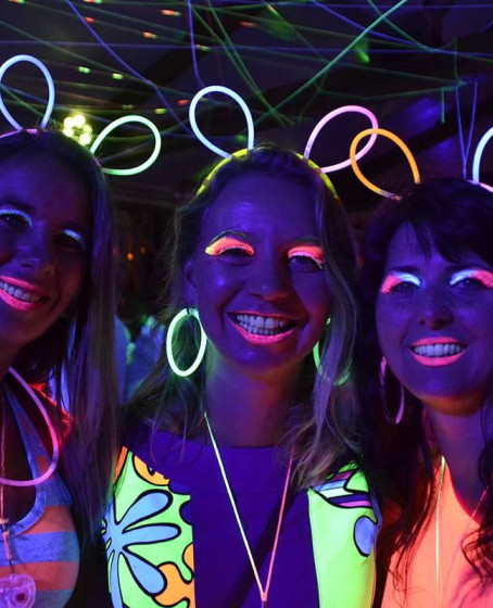 Karanlıkta Parlayan Fosforlu Glow Taç Fosforlu Renkli Taç 6 Adet Karanlıkta Parlayan Fosforlu Glow Taç Fosforlu Renkli Taç 6 Adet