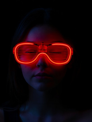 Kırmızı Led Işıklı Parti Gözlüğü - Neon Glow Şerit Gözlük 3 Modlu Kırmızı Led Işıklı Parti Gözlüğü - Neon Glow Şerit Gözlük 3 Modlu