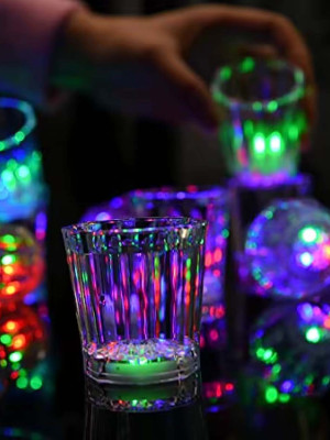 LED Işıklı Eğlence Bardakları - 3 Modlu Renk Değiştiren Bardak 12 Adet LED Işıklı Eğlence Bardakları - 3 Modlu Renk Değiştiren Bardak 12 Adet