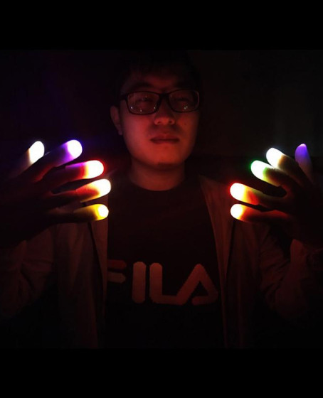 Led Işıklı Renkli Sihirli Parmak Işıklı Parmak Şaka Parmak 1 Adet