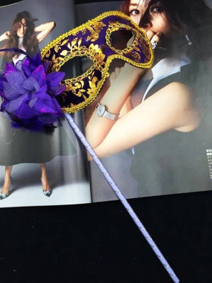 Lüks Taşlı Saplı Maskeli Balo Maskesi Mor Renk 35 cm