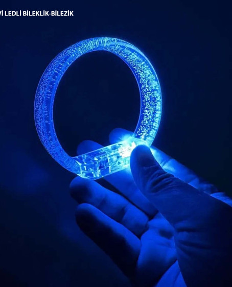 Mavi Led Işıklı Baskı Yapılabilen Pilli Bileklik Bilezik 1,5 cm Genişlik Mavi Led Işıklı Baskı Yapılabilen Pilli Bileklik Bilezik 1,5 cm Genişlik