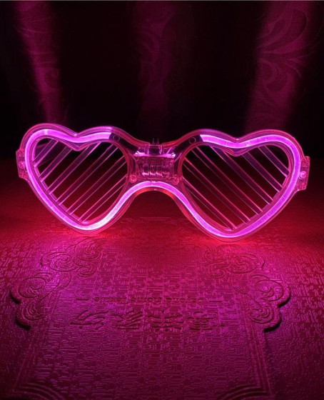 Pembe LED Işıklı Kalp Gözlük – 3 Modlu Parti & Glow Gözlüğü