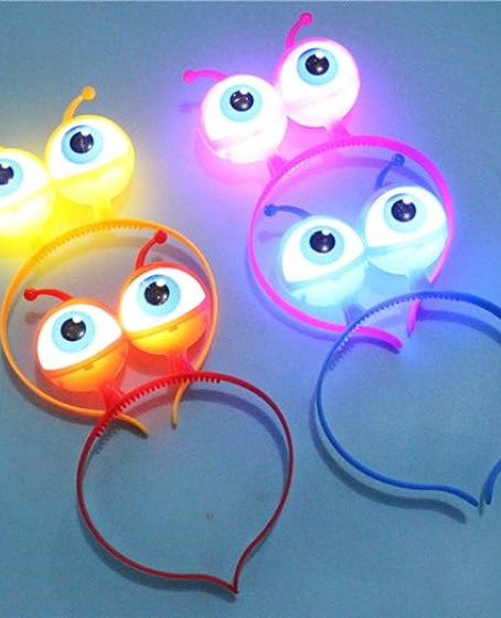 Rengarenk 3 Farklı Fonksiyonda Yanan Led Işıklı Uzaylı Göz Taç 1 Adet 18x12 cm