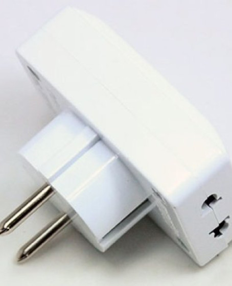 Seyahat Tipi Universal Çoklu Priz Adaptörü Seyahat Tipi Universal Çoklu Priz Adaptörü