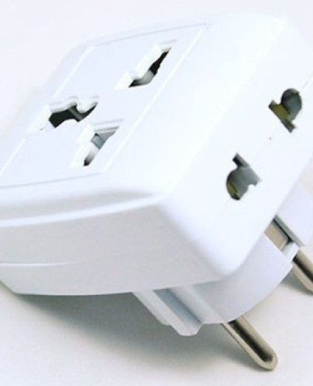 Seyahat Tipi Universal Çoklu Priz Adaptörü Seyahat Tipi Universal Çoklu Priz Adaptörü