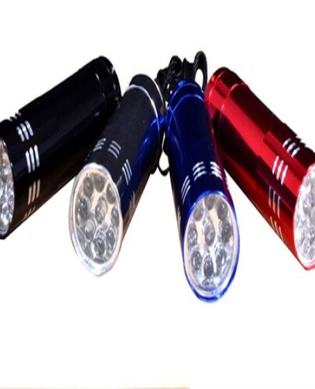 Süper Parlak 9 Ledli Metal Mini El Feneri Süper Parlak 9 Ledli Metal Mini El Feneri