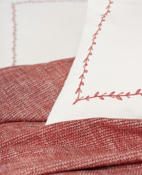 Embrova Şönil Çift Kişilik Yatak Örtüsü/Pike Takımı Loom Bordo Embrova Şönil Çift Kişilik Yatak Örtüsü/Pike Takımı Loom Bordo