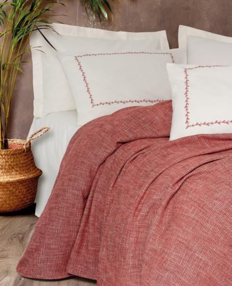 Embrova Şönil Çift Kişilik Yatak Örtüsü/Pike Takımı Loom Bordo Embrova Şönil Çift Kişilik Yatak Örtüsü/Pike Takımı Loom Bordo