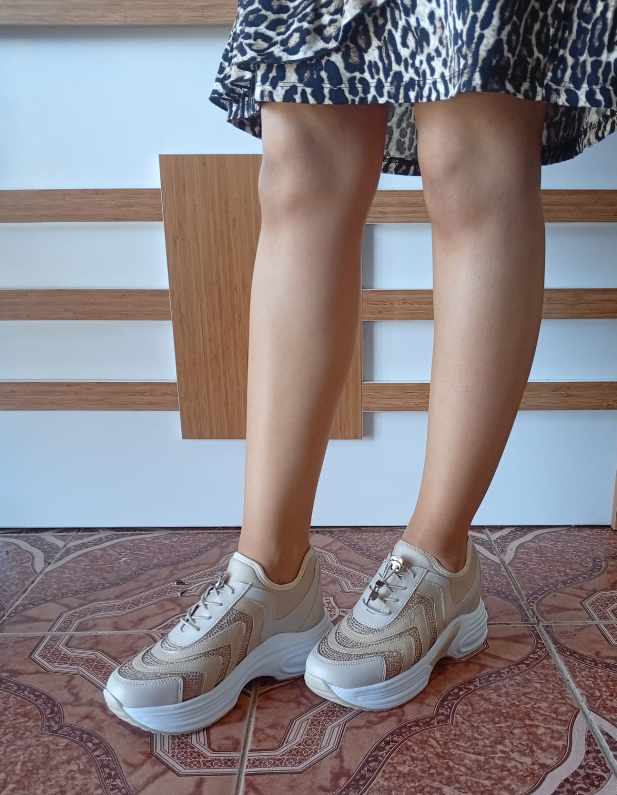 Kadın Yüksek Taban Rahat Şık Günlük Spor Ayakkabı Bej Renk Kadın Yüksek Taban Rahat Şık Günlük Spor Ayakkabı Bej Renk