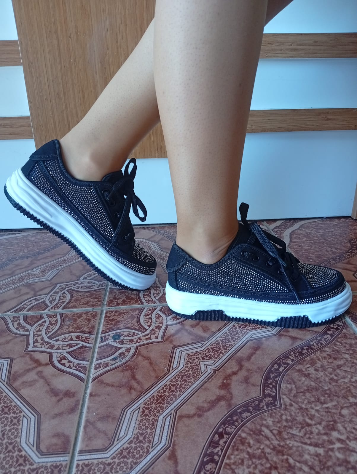 Kadın Yüksek Taban Rahat Şık Günlük Spor Ayakkabı Siyah Renk Kadın Yüksek Taban Rahat Şık Günlük Spor Ayakkabı Siyah Renk