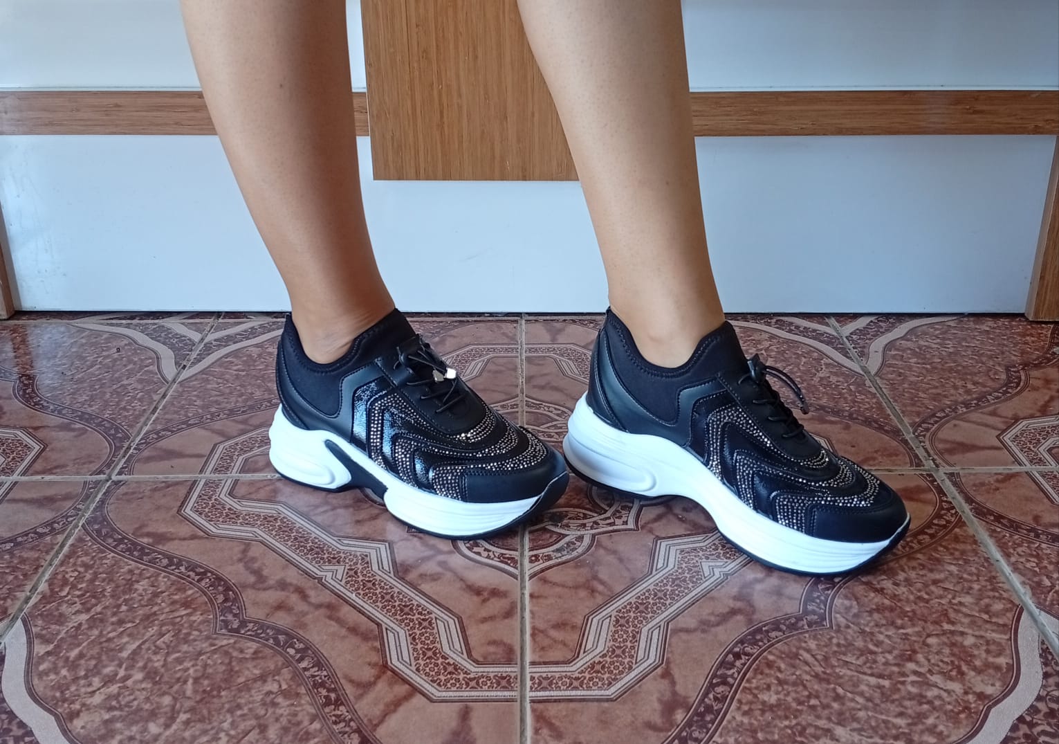Kadın Yüksek Taban Rahat Şık Günlük Spor Ayakkabı Siyah Renk Kadın Yüksek Taban Rahat Şık Günlük Spor Ayakkabı Siyah Renk