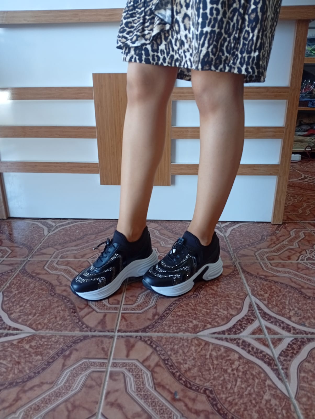 Kadın Yüksek Taban Rahat Şık Günlük Spor Ayakkabı Siyah Renk Kadın Yüksek Taban Rahat Şık Günlük Spor Ayakkabı Siyah Renk