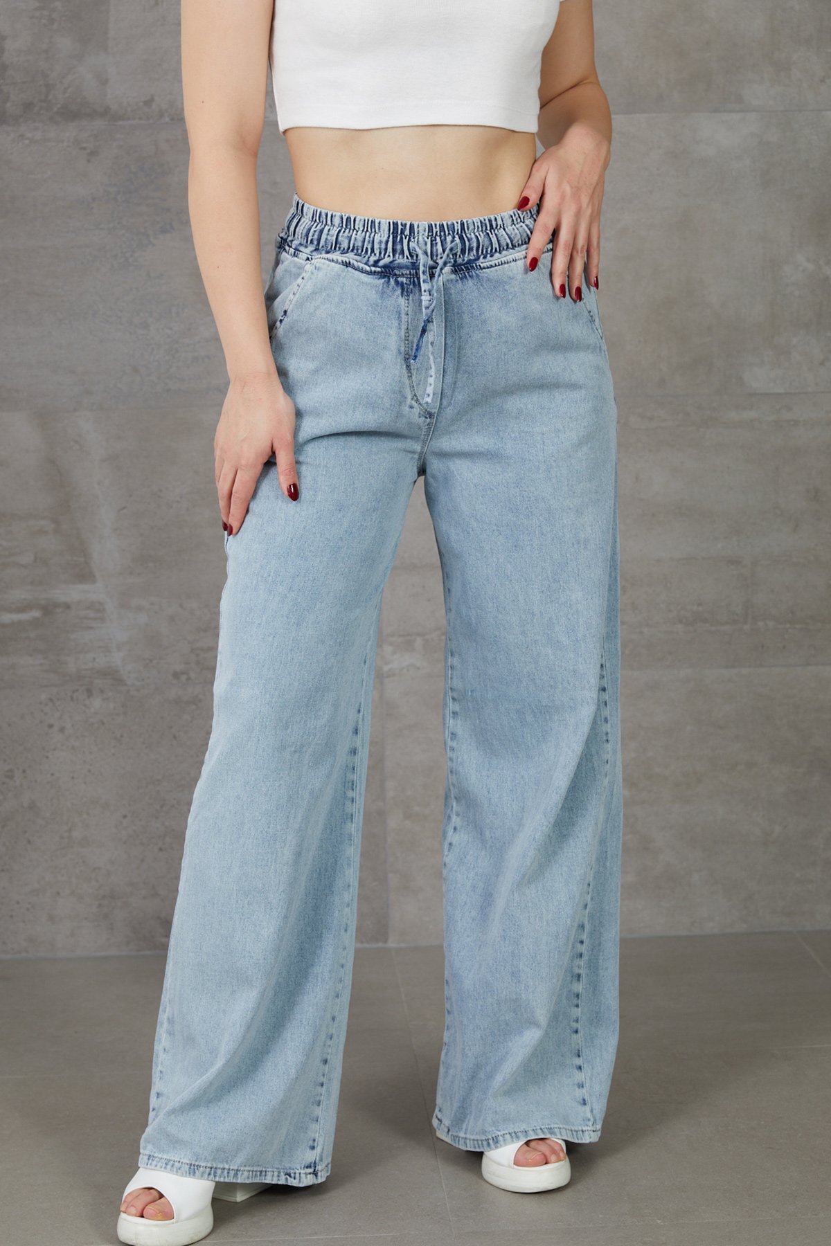 Kadın Beli Lastikli Rahat Kesim Kot Pantolon Kadın Beli Lastikli Rahat Kesim Kot Pantolon