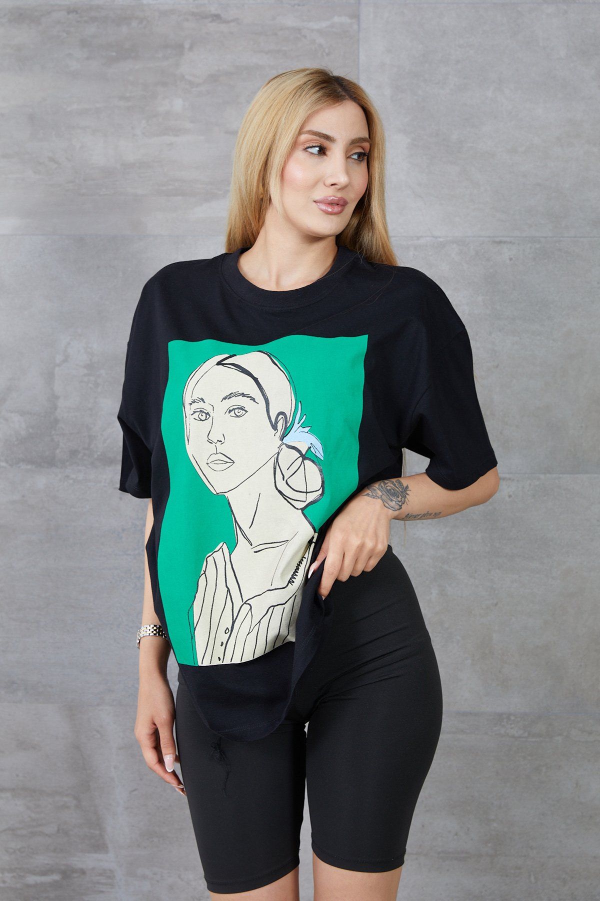 Kadın Silüet Baskılı Bisiklet Yaka Oversize T-shirt Kadın Silüet Baskılı Bisiklet Yaka Oversize T-shirt
