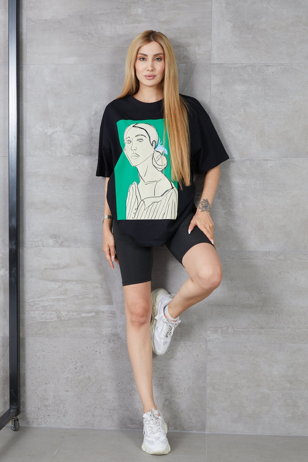 Kadın Silüet Baskılı Bisiklet Yaka Oversize T-shirt Kadın Silüet Baskılı Bisiklet Yaka Oversize T-shirt