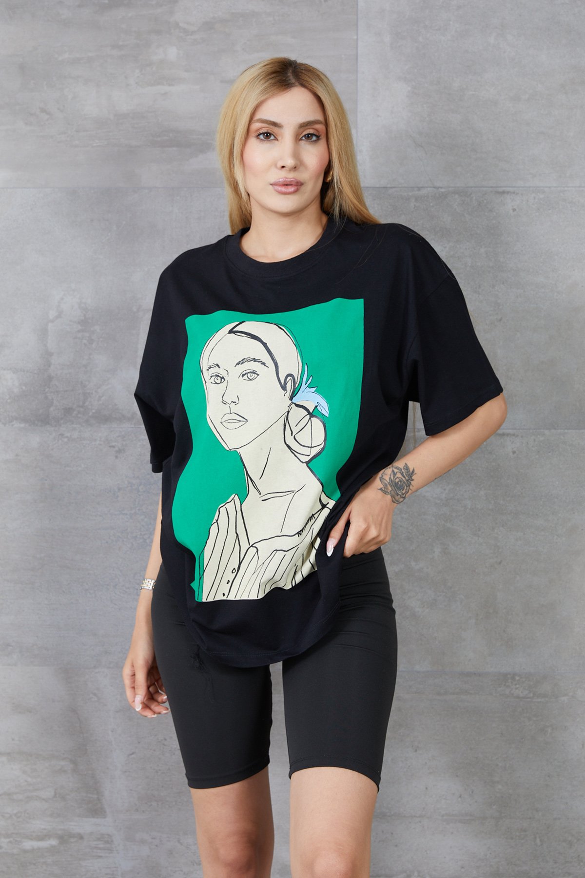 Kadın Silüet Baskılı Bisiklet Yaka Oversize T-shirt Kadın Silüet Baskılı Bisiklet Yaka Oversize T-shirt