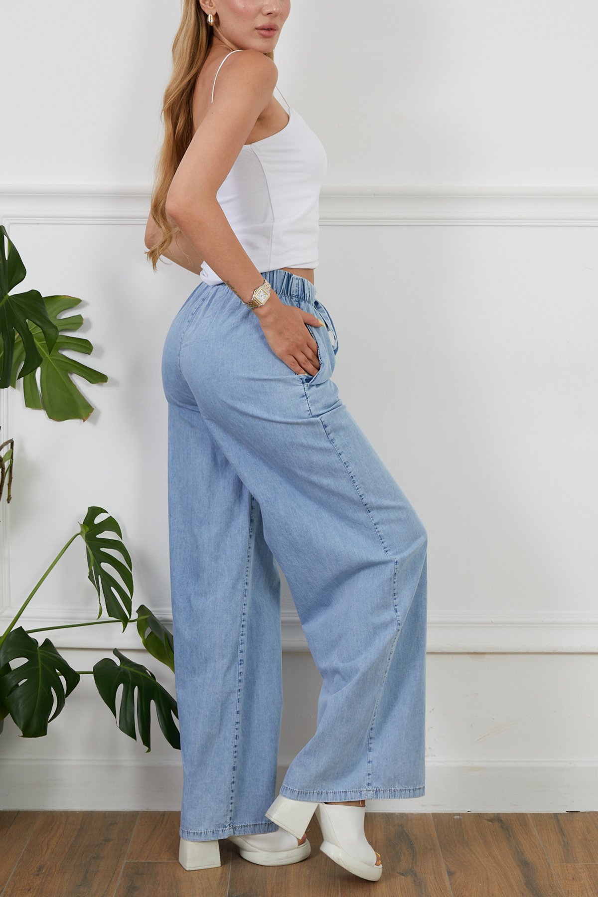 Kadın Rahat Kesim Beli Lastikli İ̇nce Kot Pantolon Kadın Rahat Kesim Beli Lastikli İ̇nce Kot Pantolon