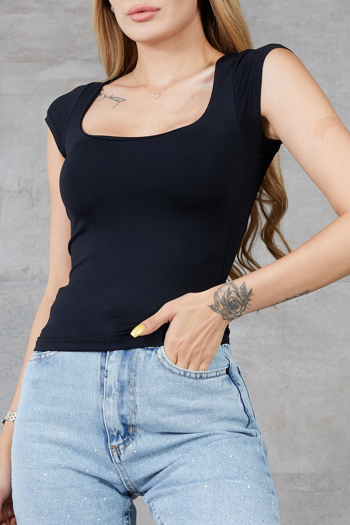 Kadın U Yaka Kısa Kol Likralı Body Kadın U Yaka Kısa Kol Likralı Body