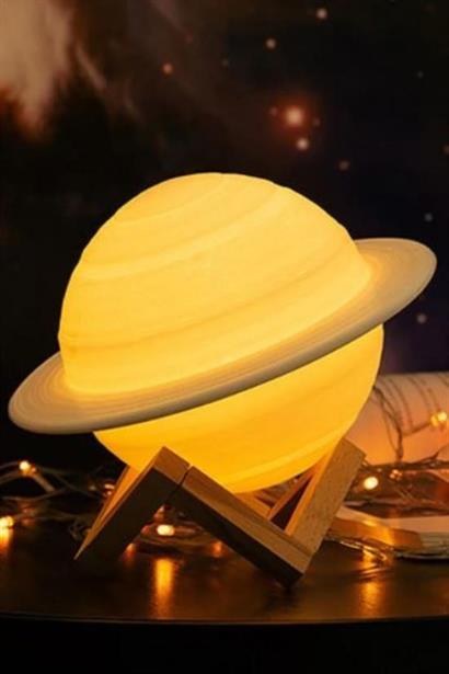 CLZ303  3D Print Satürn Dokunmatik Gezegen Ahşap Stantlı 3 Renk USB Şarjlı Gece Lambası (Kumandasız)