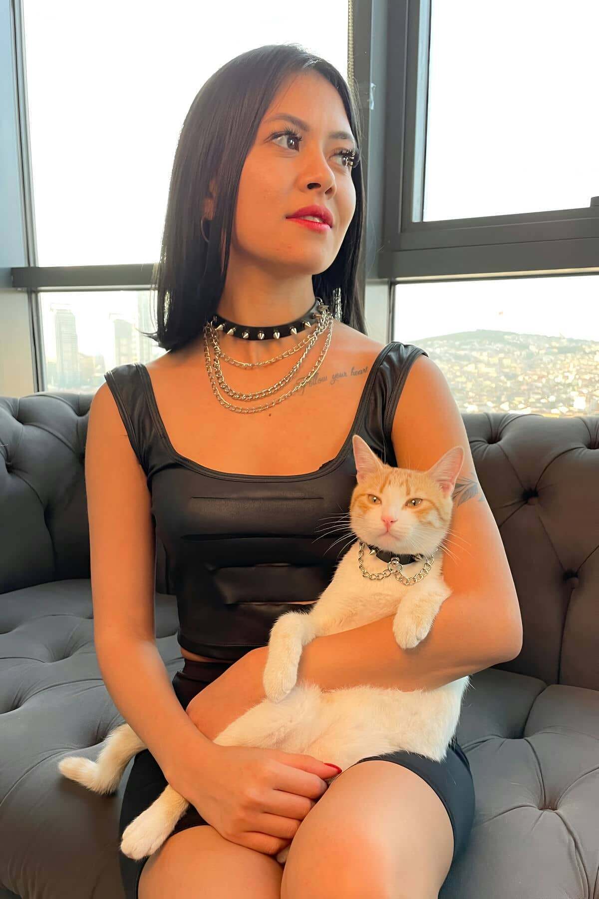 Çivi ve Zincir Detaylı Şık AnneKedi Choker Set - Ürün Rengi:Siyah