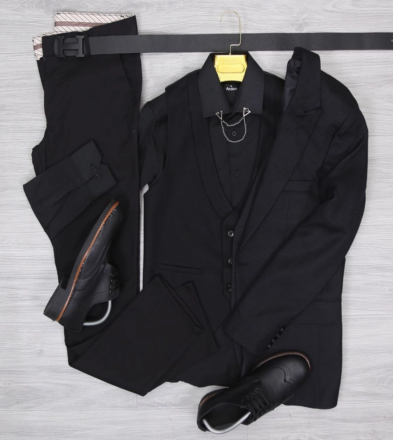 Siyah Takım Elbise Özel Kombin