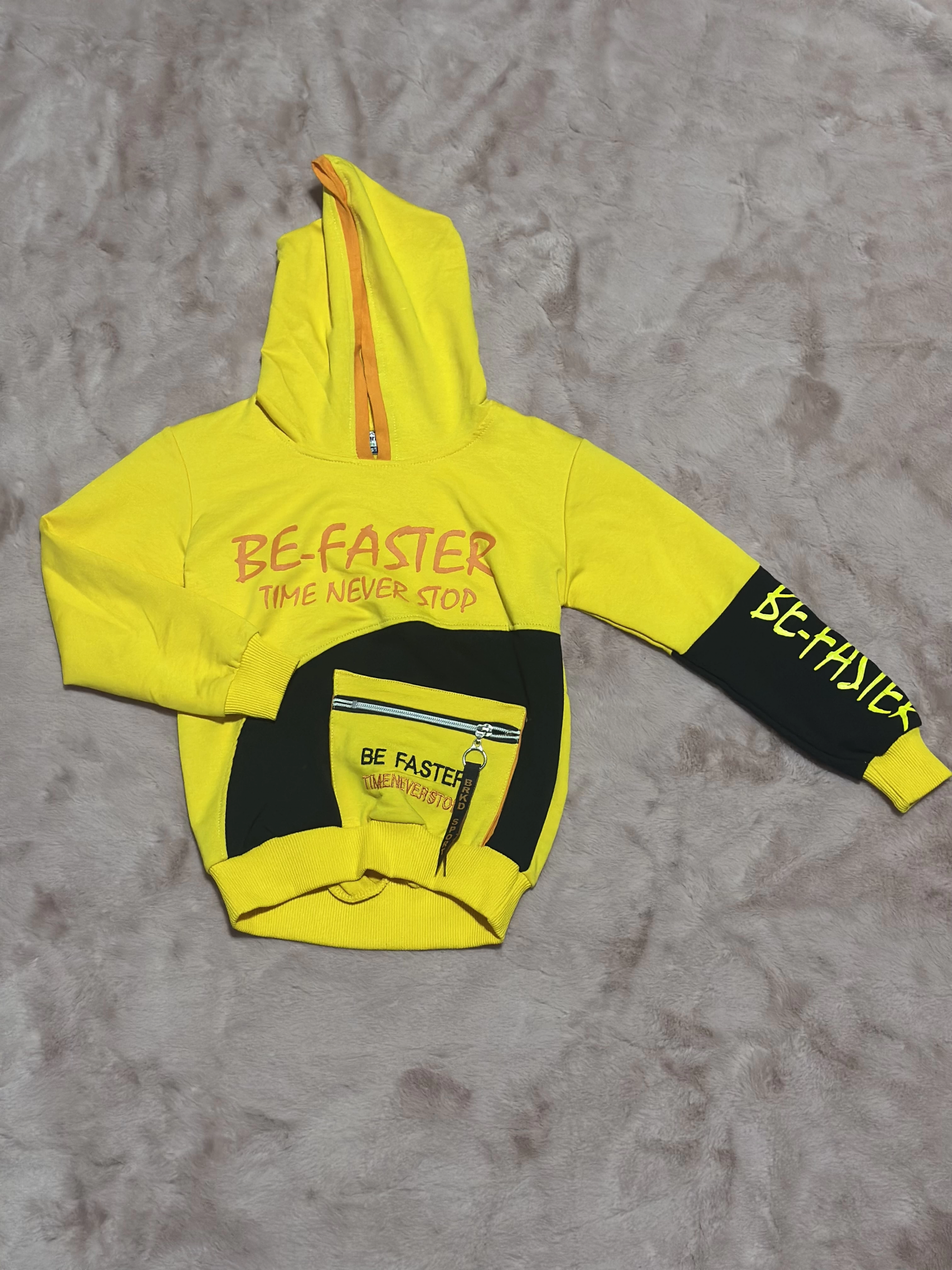 3-9 yaş naskılı ön fermuar detaylı kol ek kapşonlu sweatshirt sarı 3-9 yaş naskılı ön fermuar detaylı kol ek kapşonlu sweatshirt sarı