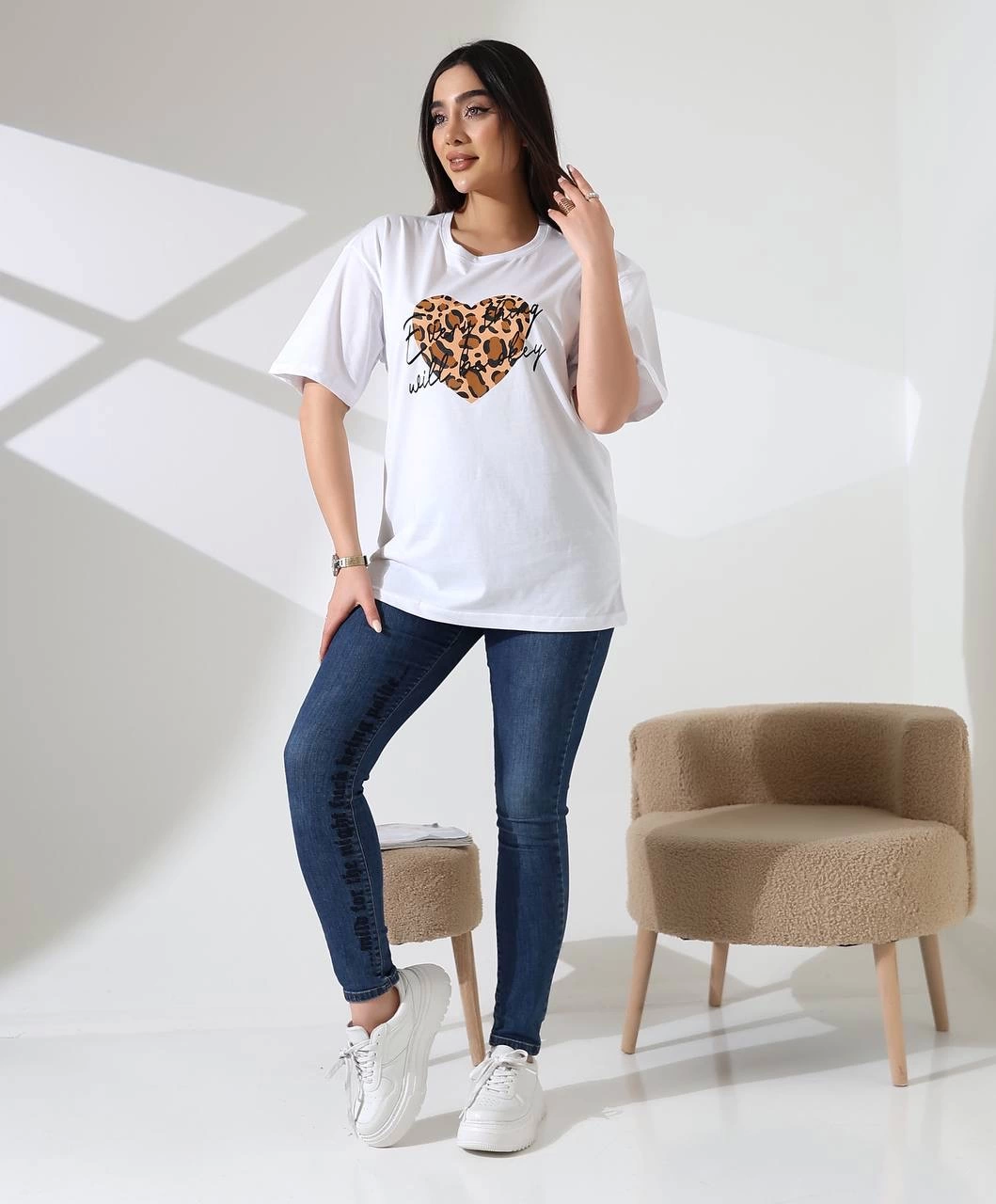 Leopar kalp baskılı tişört Leopar kalp baskılı tişört