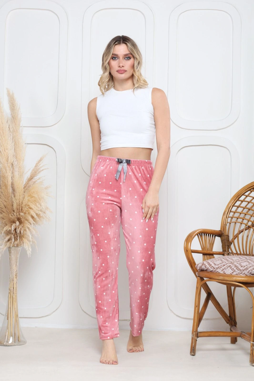 Kadife pijama altı pembe üstüne beyaz kalpli Pontiye desenli q7013 Kadife pijama altı pembe üstüne beyaz kalpli Pontiye desenli q7013