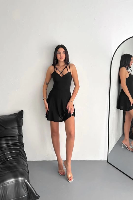 İnce çift askılı mini elbise İnce çift askılı mini elbise