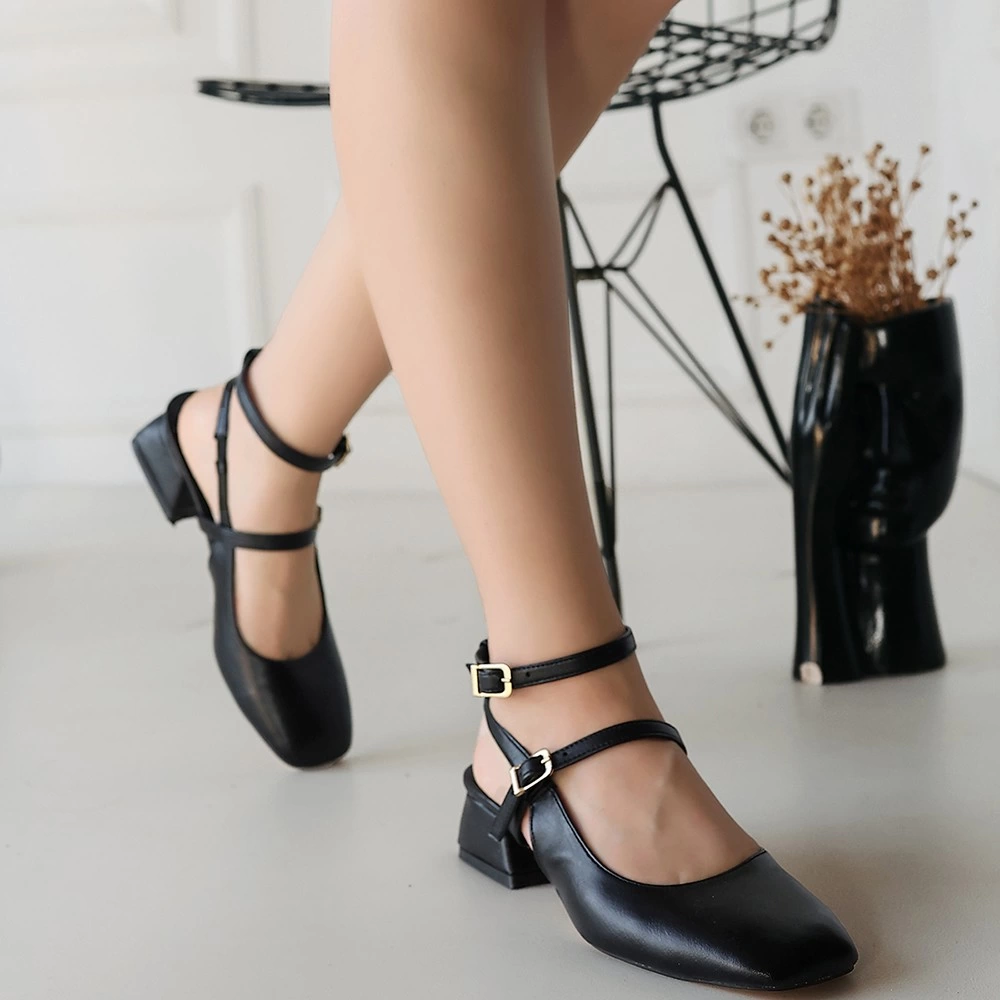 Karmi Siyah Cilt Topuklu Ayakkabı Karmi Siyah Cilt Topuklu Ayakkabı