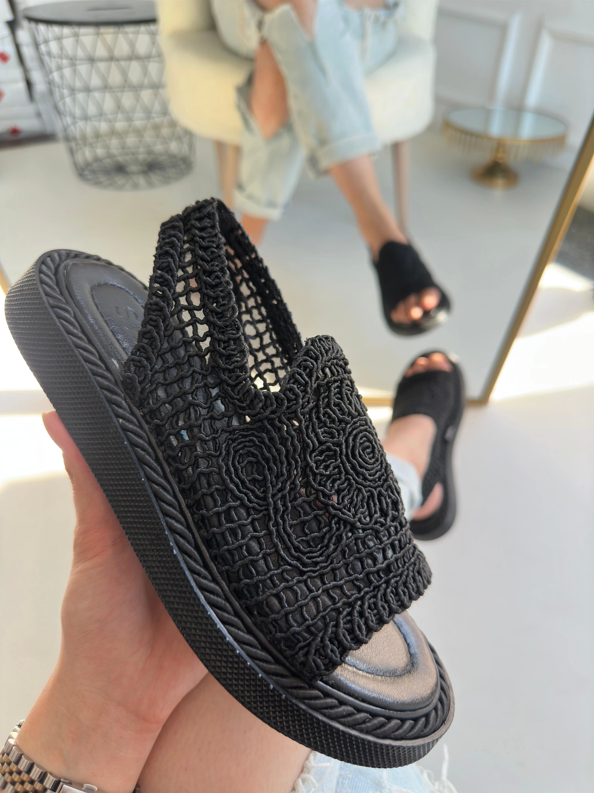 Mivya Siyah Örgülü Sandalet Mivya Siyah Örgülü Sandalet