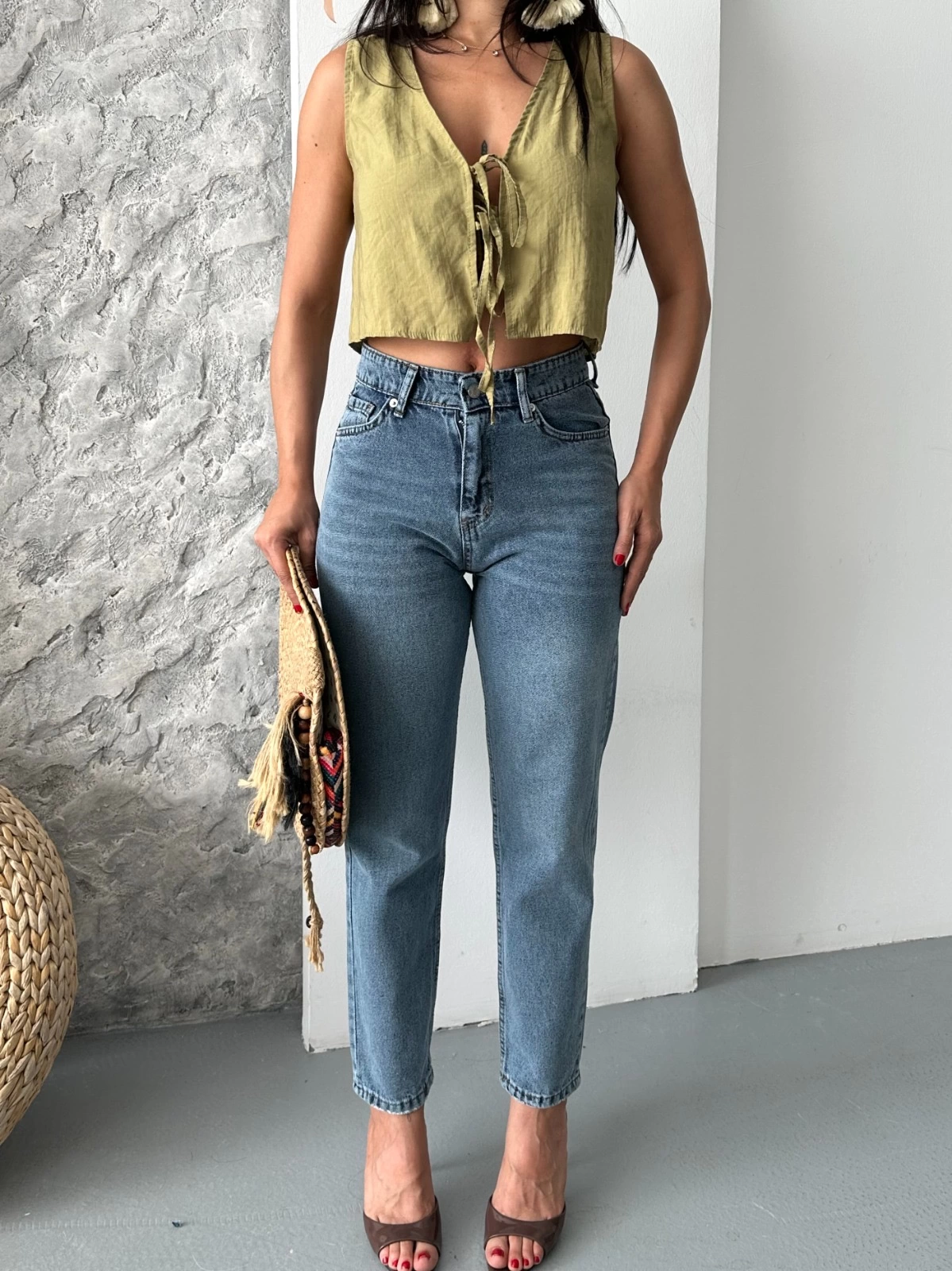 Mom fit bıyık kar yıkama jeans pantolon koyu mavi Mom fit bıyık kar yıkama jeans pantolon koyu mavi